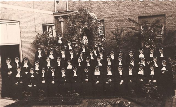 50 jarig feest Hoogstraat 1934 (Small).jpg